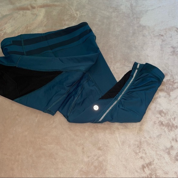 Lululemon crop leggings size 6 - Picture 4 of 9
